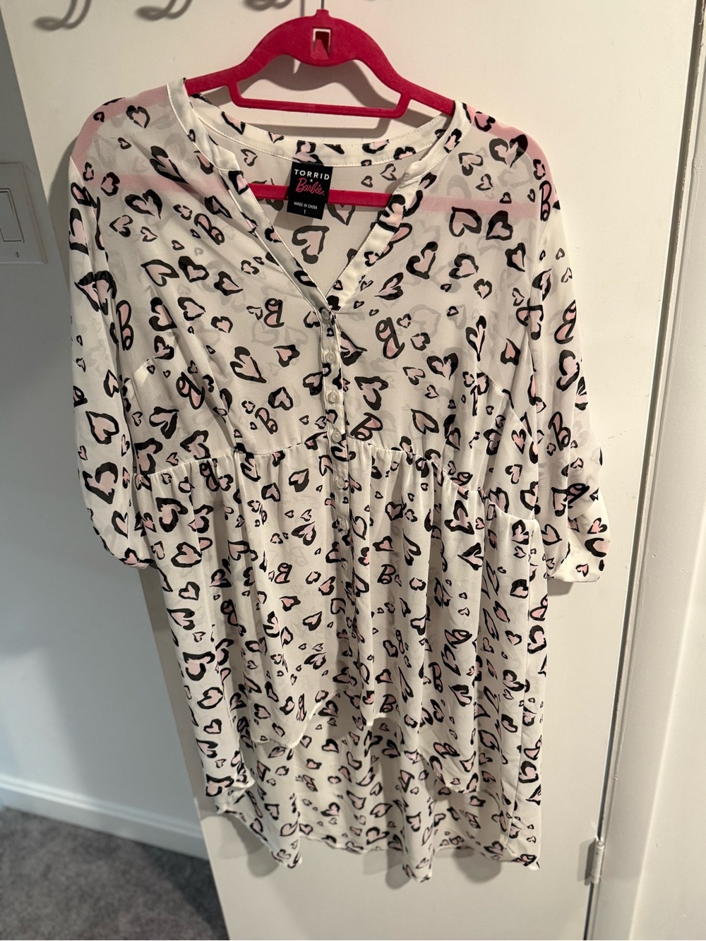 Limited edition 14-16 torrid barbie Pink & Black Heart Print high low tunic top